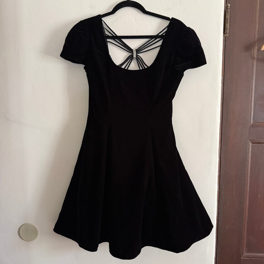 90s Vintage ZUM ZUM Black Velvet Scoop Neck Strappy Back Cocktail Dress 8 Goth